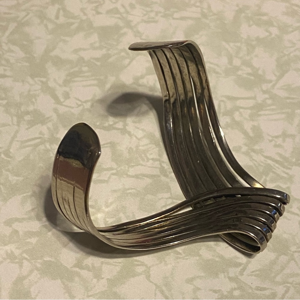 Unique Twisted Metal Cuff Bracelet #6391 - Picture 7 of 10